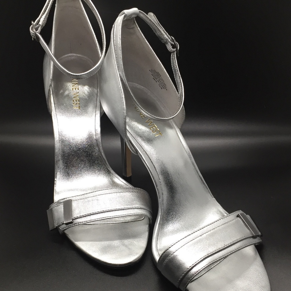 -Nine West Leather Pumps